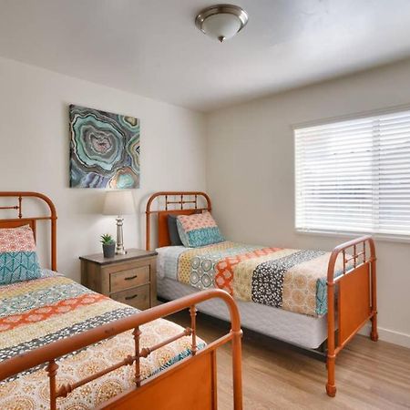 מואב 6H Spacious Redcliff Condo, Pool & Hot Tub מראה חיצוני תמונה