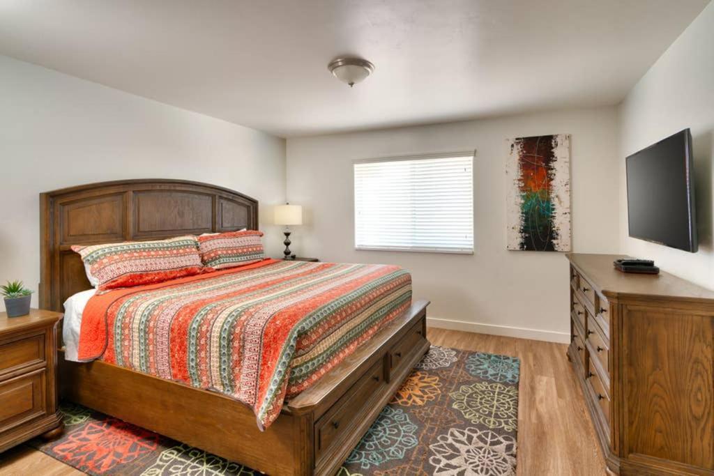 מואב 6H Spacious Redcliff Condo, Pool & Hot Tub מראה חיצוני תמונה