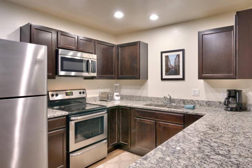 מואב 6H Spacious Redcliff Condo, Pool & Hot Tub מראה חיצוני תמונה