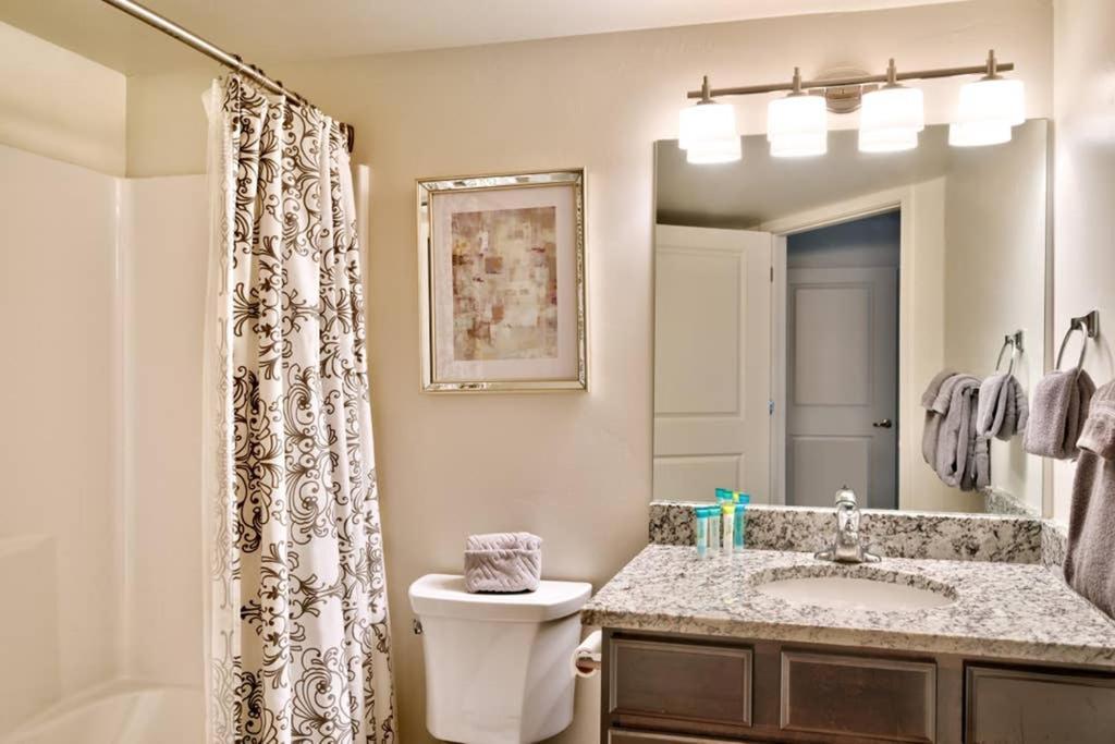 מואב 6H Spacious Redcliff Condo, Pool & Hot Tub מראה חיצוני תמונה